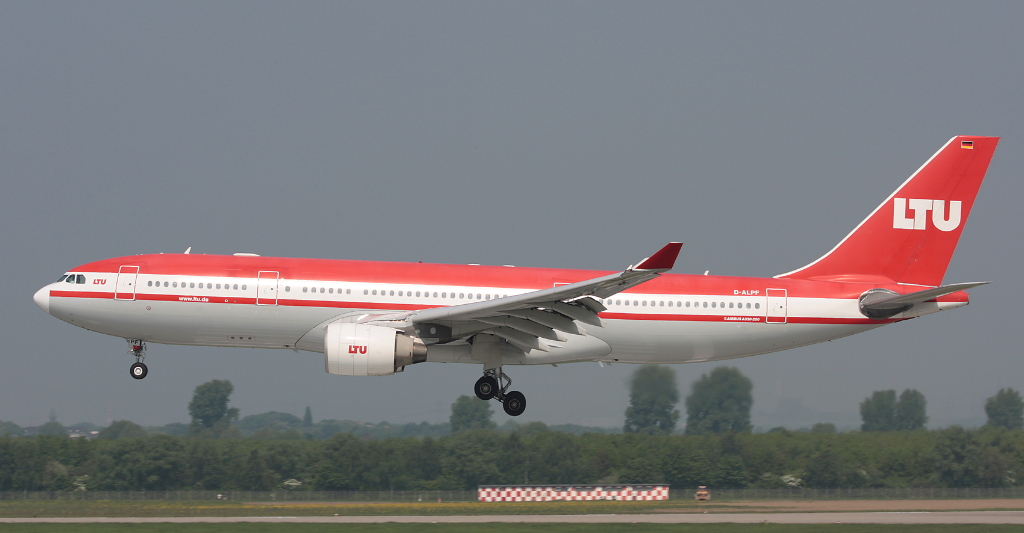 Airbus A330-200 LTU D-ALPF, 01/05/09, DUS