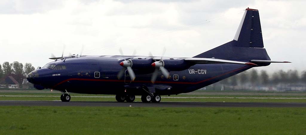 Antonov AN-12 Meridian UR-CGV, 05/05/12, AMS